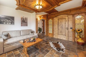 Living area - Apt "Garden": elegant, mountainous with park and biolago (Pinzolo)