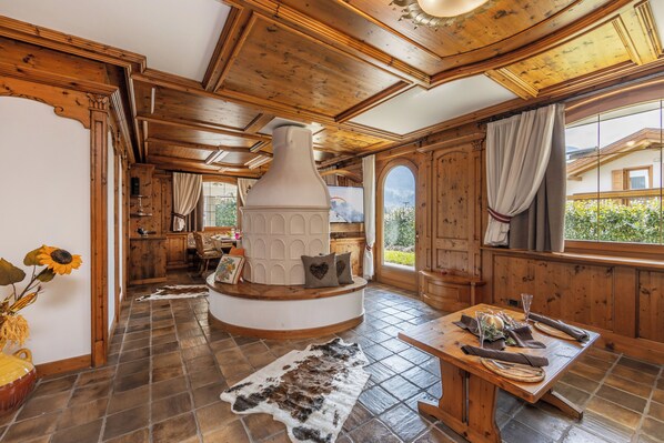 Interior - Apt "Garden": elegant, mountainous with park and biolago (Pinzolo)