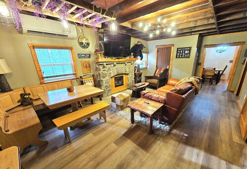 Modern 4-bedroom Log Cabin in Somerset