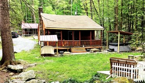 Property grounds - Modern 4-bedroom Log Cabin in Somerset (Somerset)
