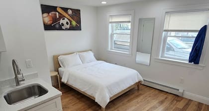 ~Small Studio - Close to JFK - Steps to Subways~