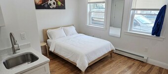 ~Small Studio - Close to JFK - Steps to Subways~