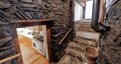 Apartment „Oberniederhof Anno 1290“ mit Bergblick, Gemeinschaftsgarten und WLAN