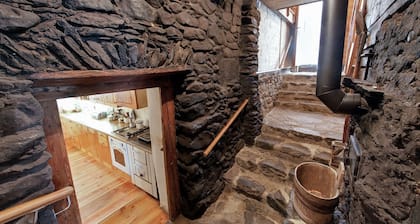 Apartment „Oberniederhof Anno 1290“ mit Bergblick, Gemeinschaftsgarten und WLAN