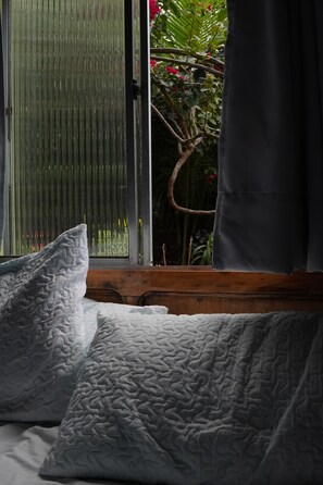 House, Sea View | Laptop workspace, iron/ironing board, free WiFi, bed sheets