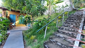 Chalet, gedeeltelijk uitzicht op zee | Terrein van de accommodatie