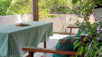 Hus, sjøutsikt | Utendørsservering