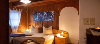 Apartment 'Oberniederhof Anno 1838' with Mountain View, Shared Garden and Wi-Fi