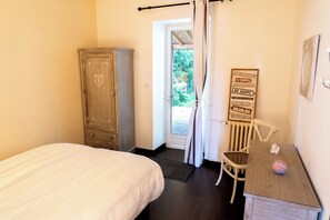 Room - Domaine d'Embourg farm (Souvigny)