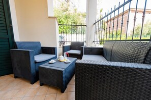 Property grounds - GuestHost - A comfortable and welcoming 64 square meters apartment, perfect for four people, located on the ground floor of a renovated period villa with a private entrance.The property is located in Alba Adriatica, a town famous for its long sandy beach (Alba Adriatica)