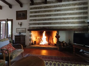 Interior - A stone's throw from the village and vineyards, villa with large terrace among pine and cypress trees (San Donato)