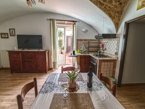 Dining - Dammuso Nuzzarè - Two Bedroom Apartment, Sleeps 4 (Syracuse)
