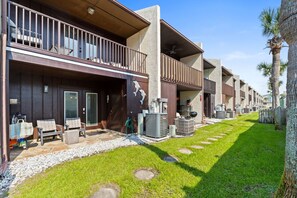 Exterior - Walk to Beach 2BR Sleeps 8 Pool Thomas Dr (Panama City Beach)