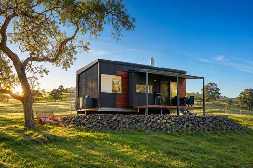 Crown Equine Retreat Under the Bridge  Romantic City Escape