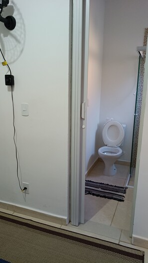 Towels, soap, toilet paper - Viracopos suite house (Campinas)