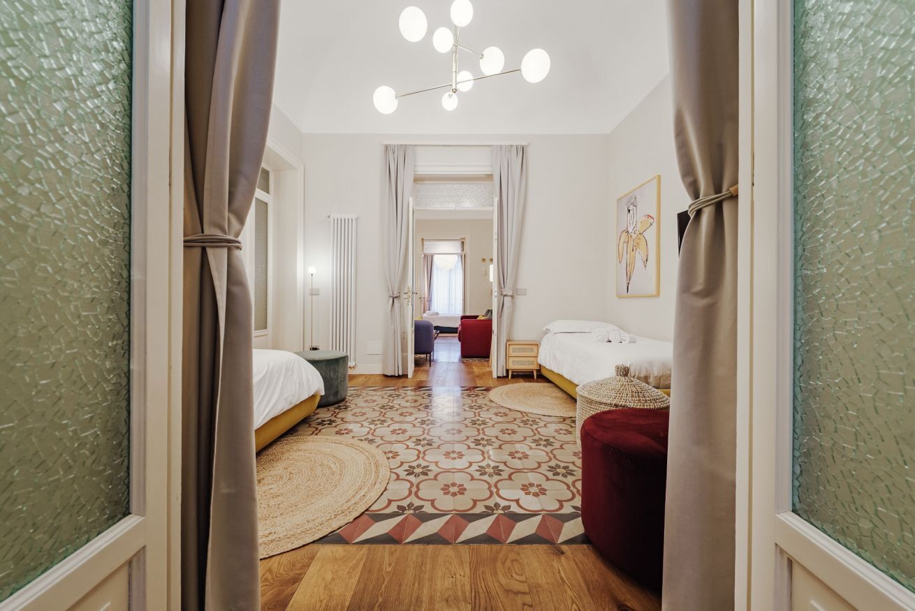 3 habitaciones y tabla de planchar con plancha 