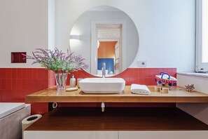 Shower, bidet, towels - GuestHost - Casa Teresa Charming Central Flat (Palermo)