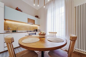 Dining - GuestHost - Casa Teresa Charming Central Flat (Palermo)