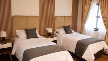 Habitación doble clásica, vista a la alberca | Escritorio y wifi gratis