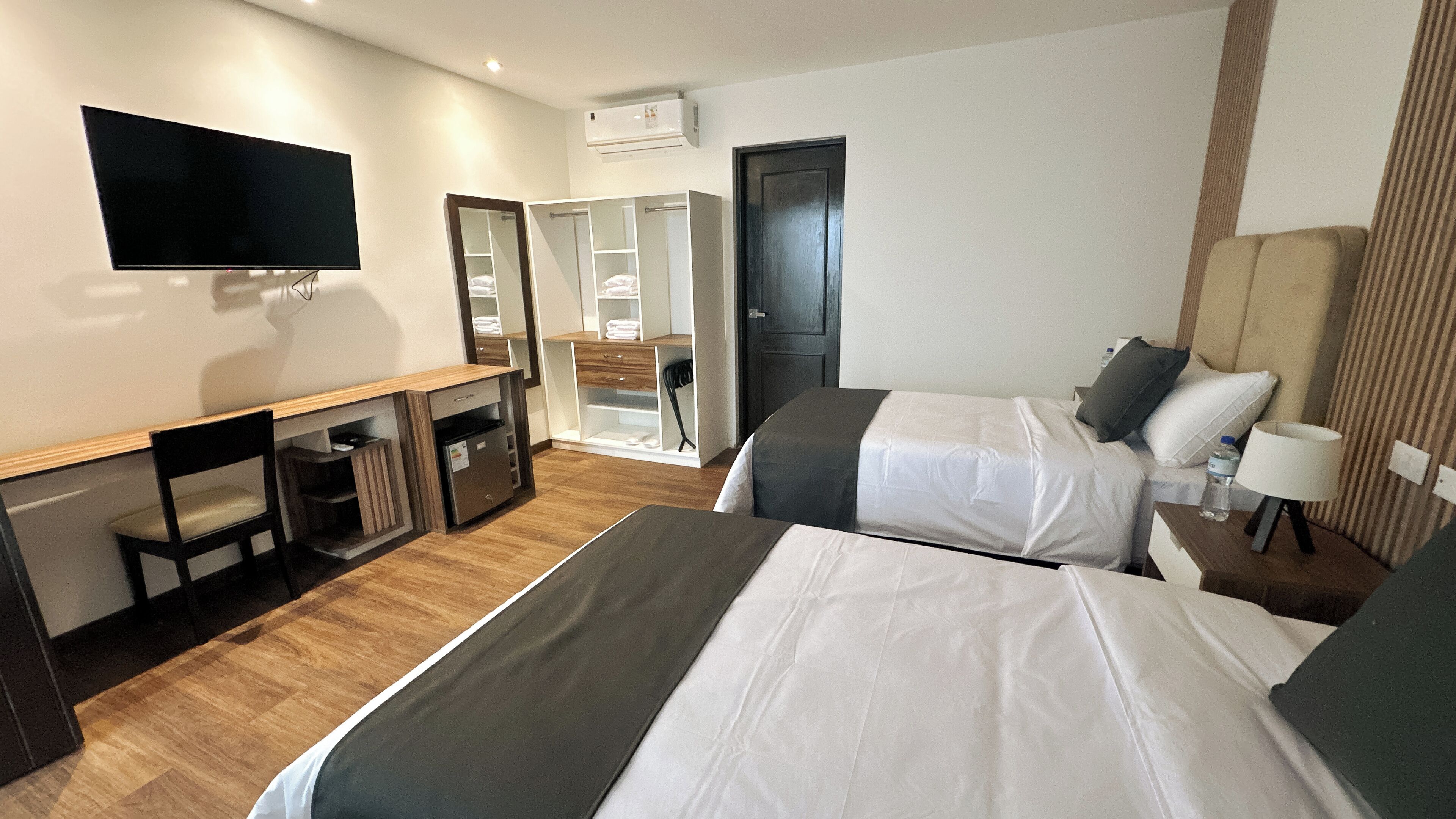 Habitación doble estándar, para no fumadores | Escritorio y wifi gratis 