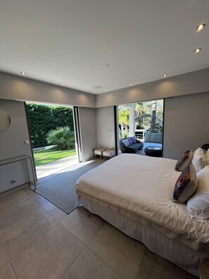 Room - Contemporary villa super cannes Swimming pool and view (Vallauris)