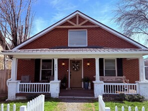 Exterior - Cozy 3-bedroom cottage in tranquil Roan Mountain with AC (Roan Mountain)
