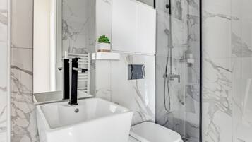 Studio, Balcony, City View | Bathroom