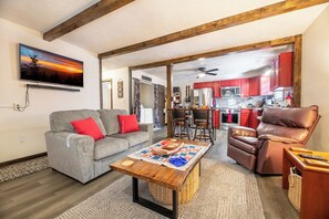 TV - Rustic 2BD Cabin w/ HUGE Yard | WiFi + Fire Pit (Gatlinburg)