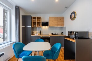 Kühlschrank, Mikrowelle, Ofen, Geschirrspüler