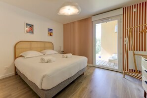 Een strijkplank/strijkijzer, gratis wifi, beddengoed