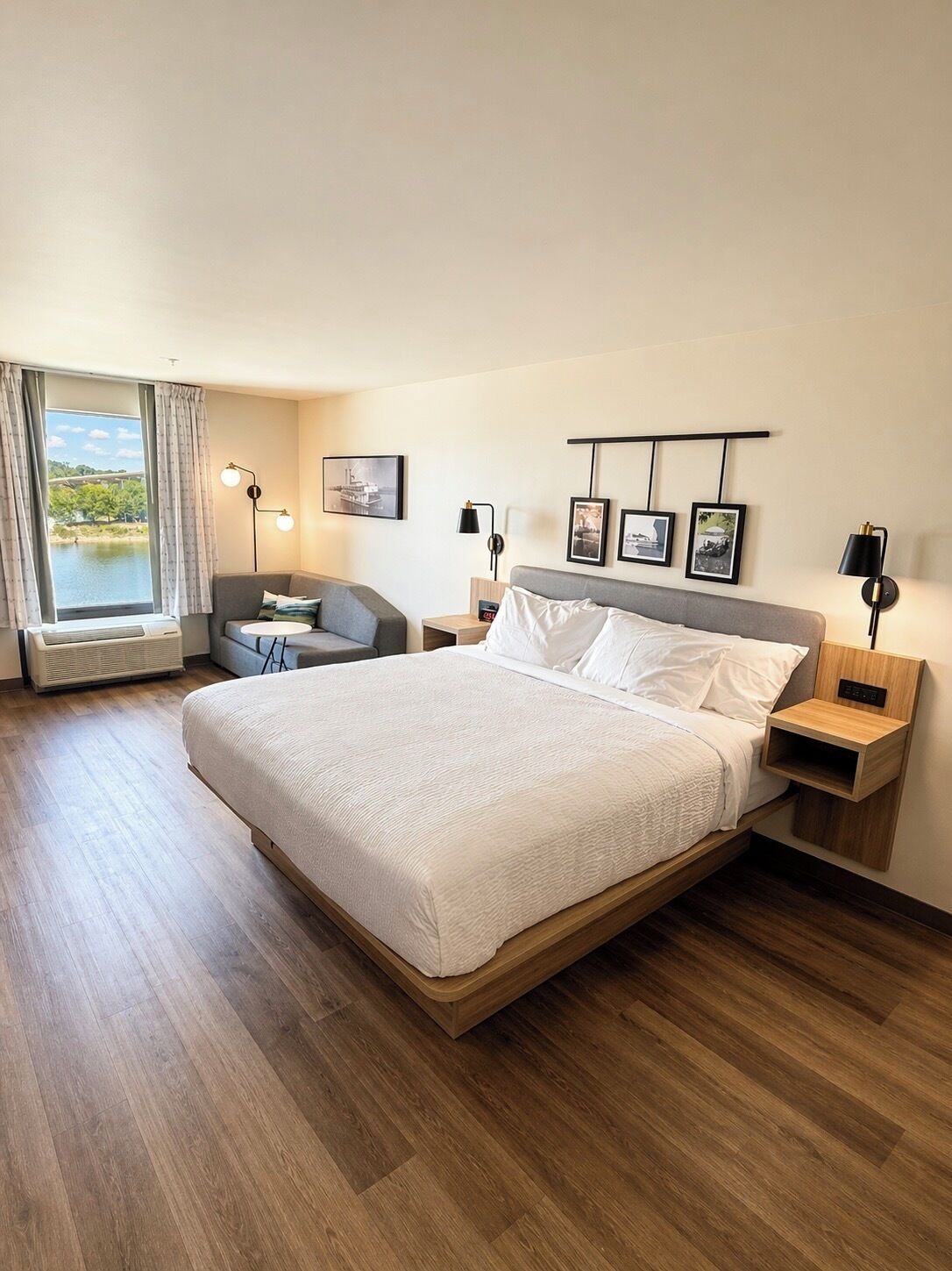Suite, 1 King-Bett und Schlafsofa, barrierefrei, Nichtraucher | Schreibtisch, Verdunkelungsvorhänge, Bügeleisen/Bügelbrett