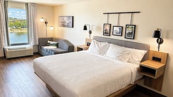 Suite, 1 King-Bett und Schlafsofa, barrierefrei, Nichtraucher | Schreibtisch, Verdunkelungsvorhänge, Bügeleisen/Bügelbrett