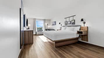 Suite, 1 King Bed with Sofa bed, Non Smoking | Desk, blackout drapes, iron/ironing board, free WiFi
