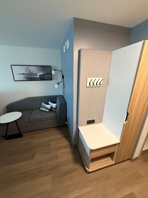 Wardrobe - Sleep Inn & Suites Savannah Tennessee Riverfront (Savannah)