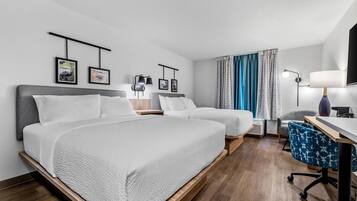 Habitación estándar, 2 camas de matrimonio, no fumadores | Escritorio, cortinas opacas, tabla de planchar con plancha y wifi gratis