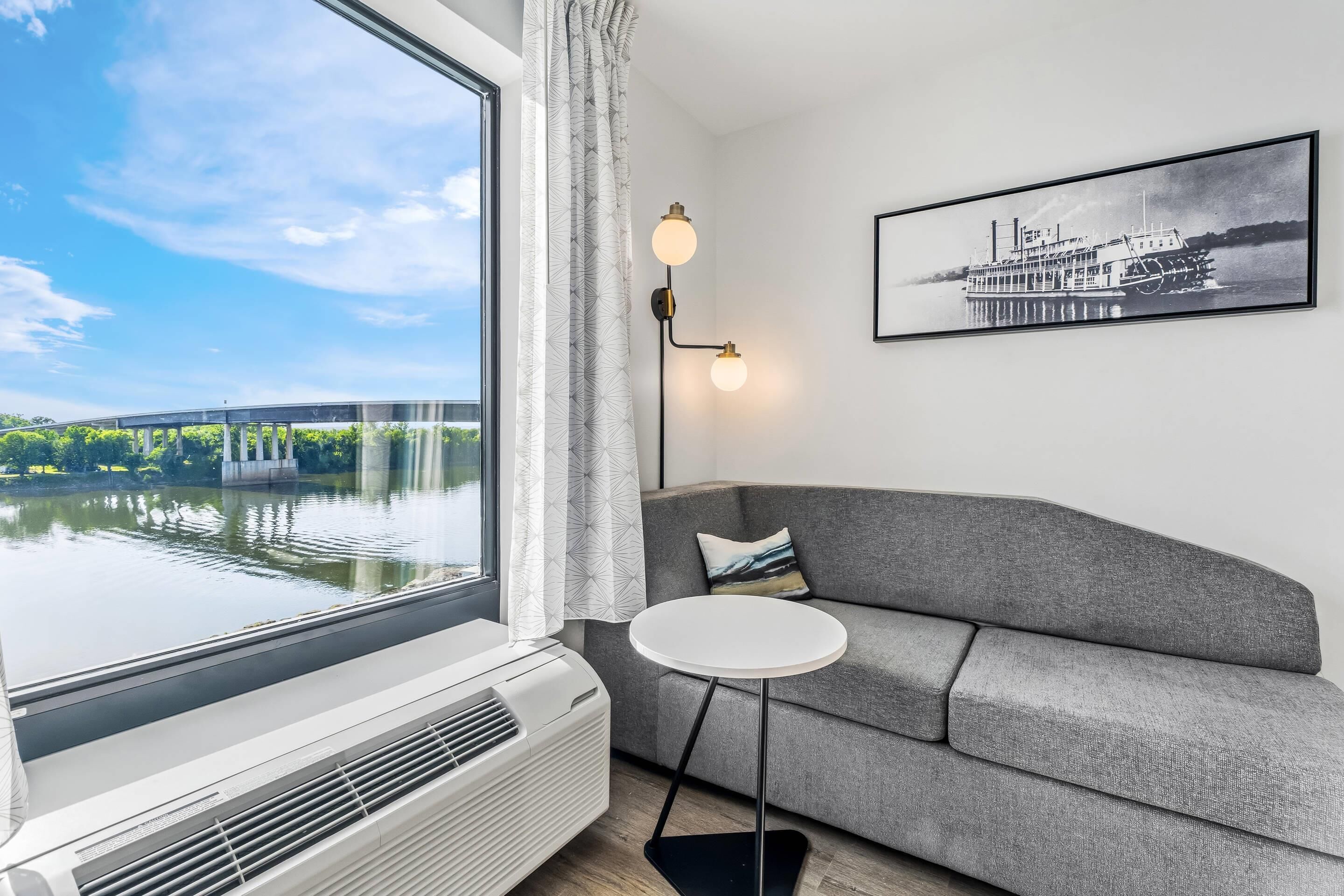 Suite - 1 kingsize-seng med sovesofa - ikke-ryger | Skrivebord, mørklægningsgardiner, strygejern/strygebræt, gratis Wi-Fi