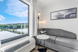Desk, blackout curtains, iron/ironing board, free WiFi - Sleep Inn & Suites Savannah Tennessee Riverfront (Savannah)