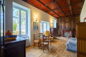 TV, DVD-spiller og stereoanlegg