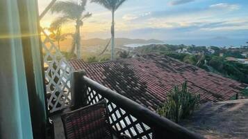 Chambre Deluxe, balcon, vue mer | Enceinte de l’hébergement