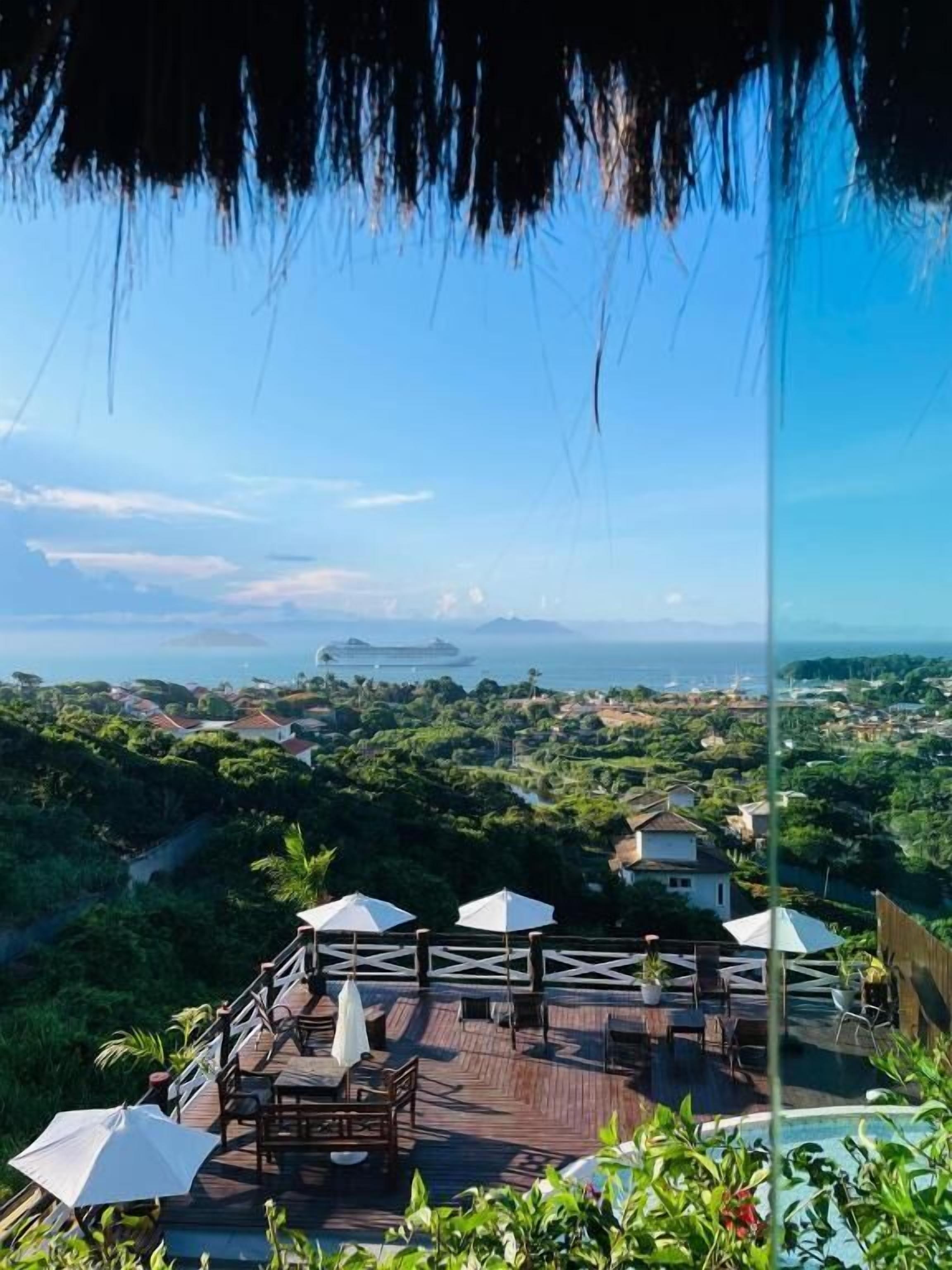 Deluxe Suite, Beach View | Outdoor dining