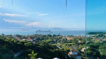 Deluxe Suite, Beach View | Outdoor dining