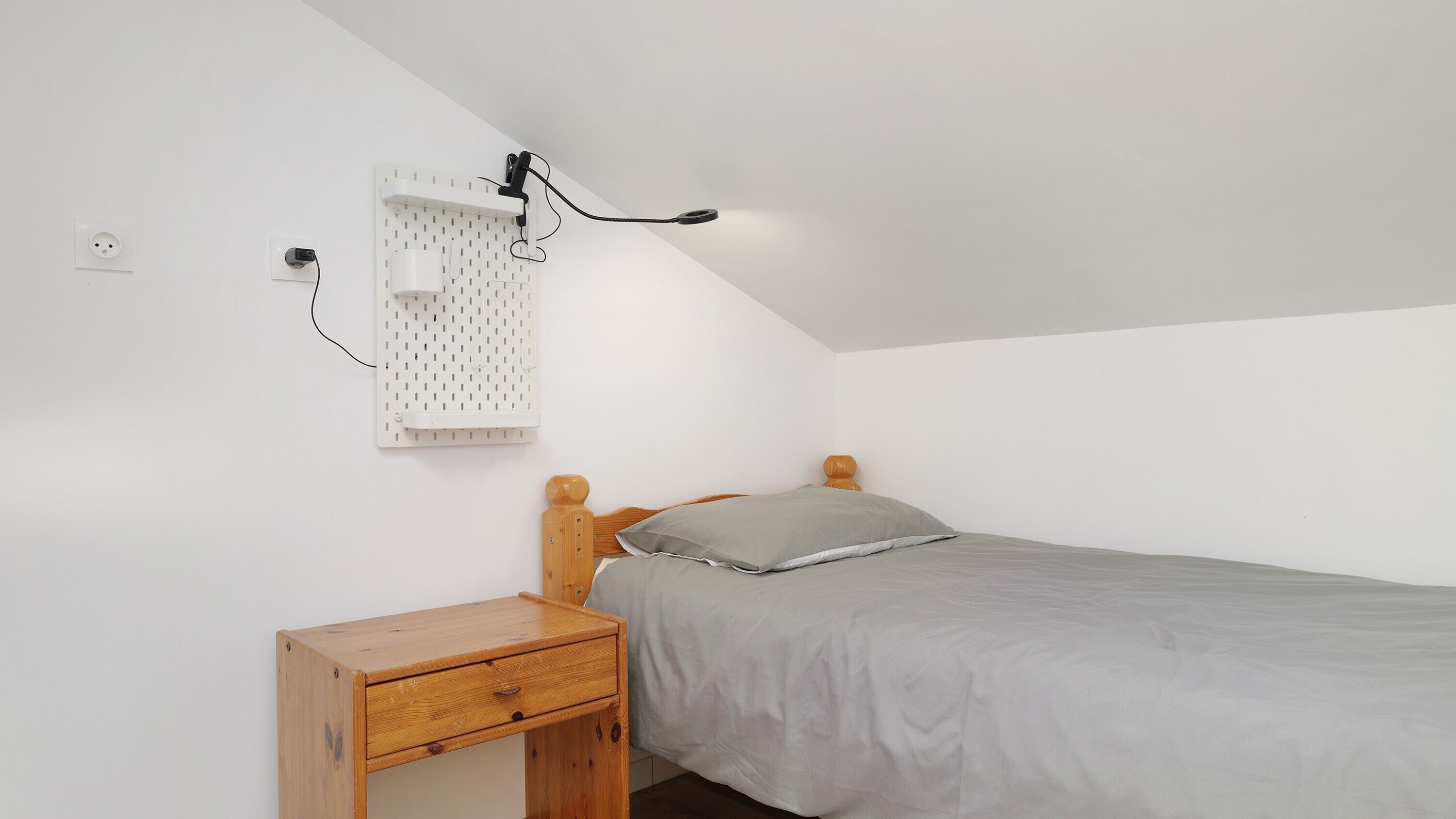 WiFi, bed sheets