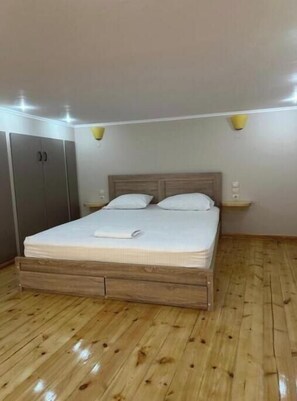 Iron/ironing board, WiFi, bed sheets - Gavrilis apartments: LOFT (Nenita)