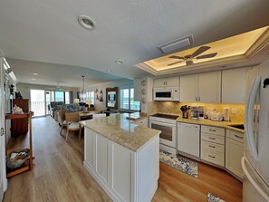 Private kitchen - Pointe South 307 | Amazing Gulf Views + Resort Pool (Fort Myers Beach)