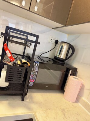 Private kitchen - Royal Travel Home Kilimani
-- Romantic & Lush Garden (Nairobi)