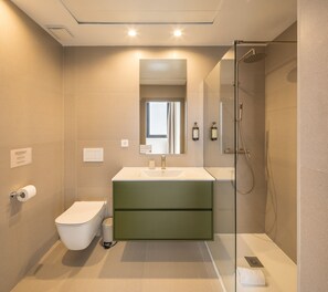Bathroom - Housing Maritim by Sharing Co (Valencia)