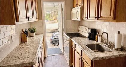 Cozy 1-bedroom apartment 4 blocks from Historic Circle Entertainment in Sebring.