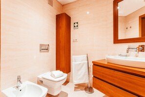 House | 2 bedrooms - Modern Elegant 2 Bedroom in Amadora by GT House (Amadora)