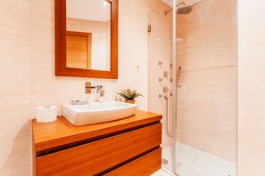 House | 2 bedrooms - Modern Elegant 2 Bedroom in Amadora by GT House (Amadora)