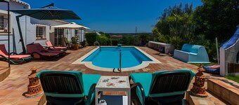 Jacarand Apartment in Quinta Velha by GT House